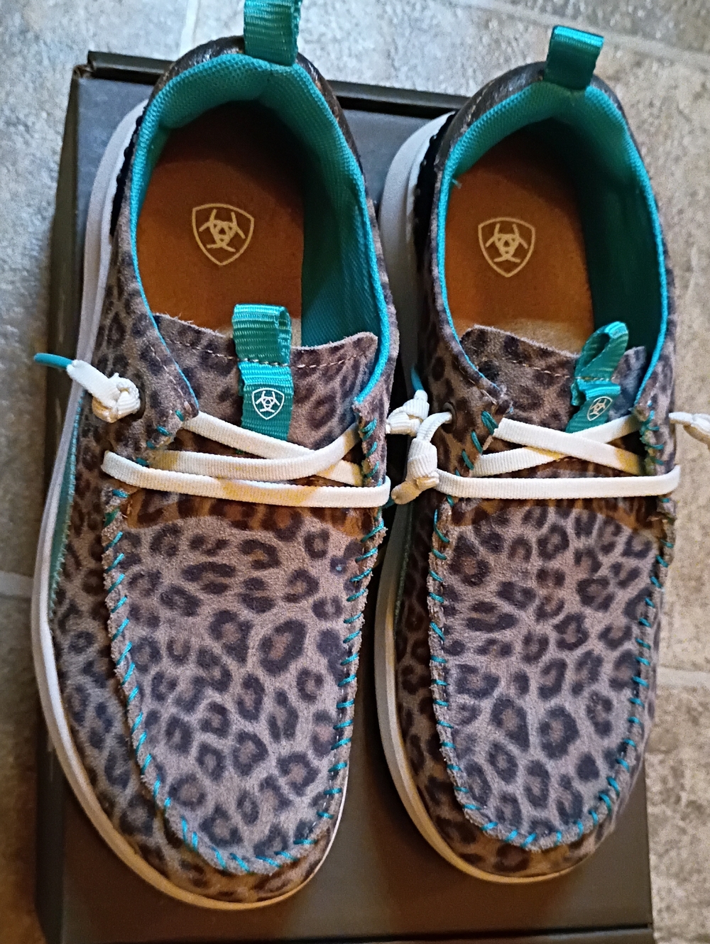 ARIAT Women's Leopard Print Moccasins NWT Shoes W/Teal Trim Size 6.5 - Picture 11 of 15